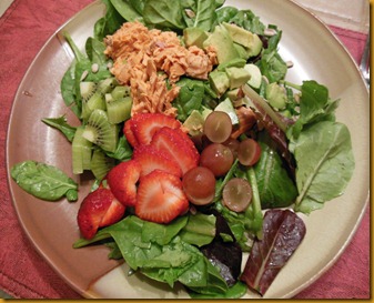 Wild Caught Salmon, avocado, sunflower seeds, starawberries, kiwi & grapes on spinach and spring mix greens with a little apple cider vinegar