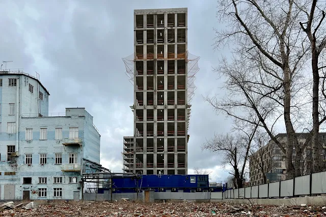 Дербеневская улица, строительная площадка жилого комплекса ERA, строящийся бизнес-центр Taller