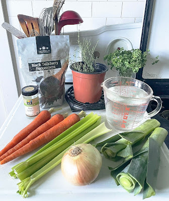 vegetable broth, carrots, leeks, onion, peppercorns