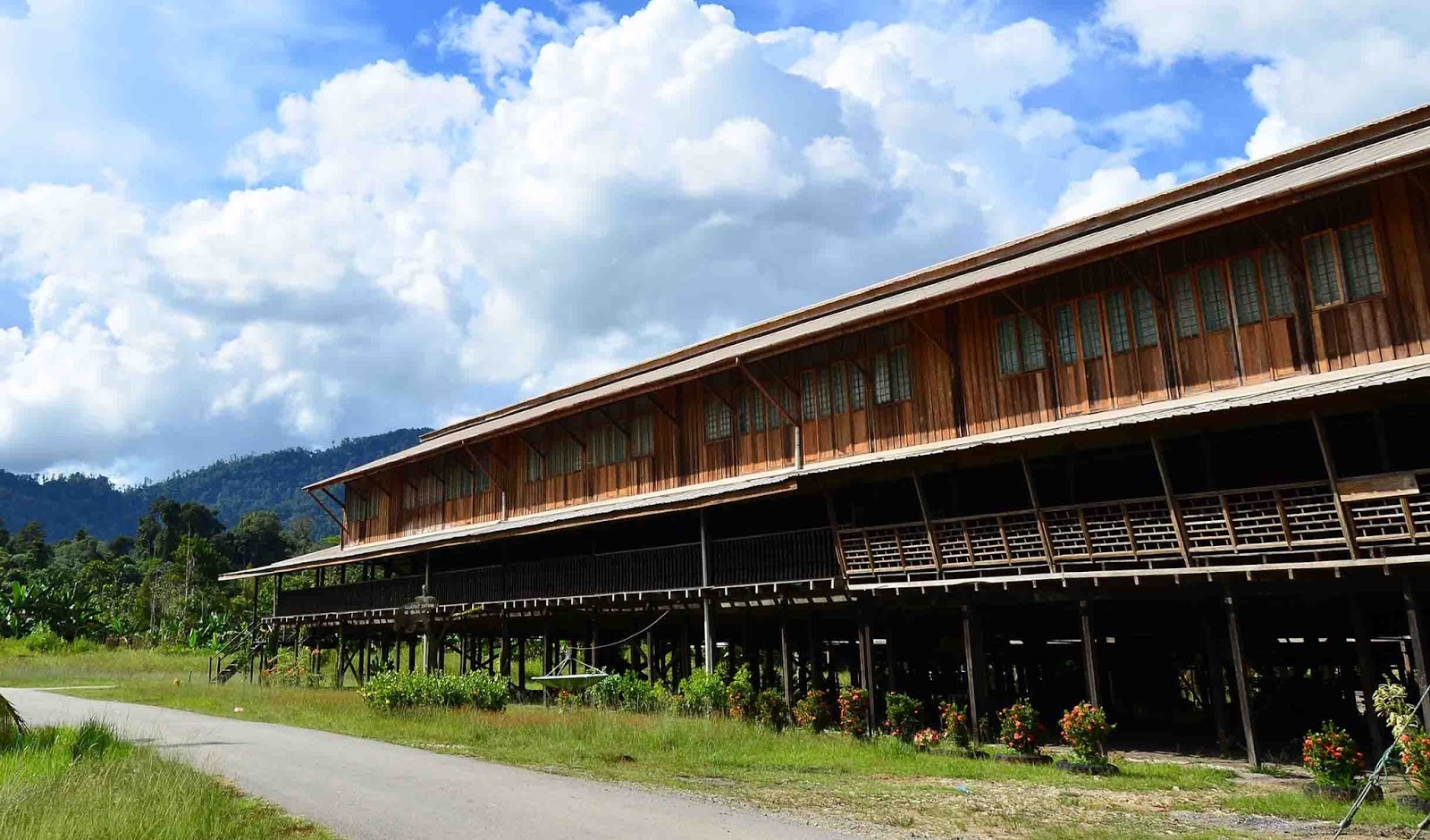  Rumah  Panjang  Rumah  Adat Suku Dayak  Kalimantan Kamera 