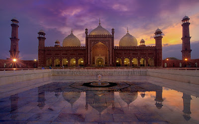 badshahi mosque lahore | beautiful places in pakistan