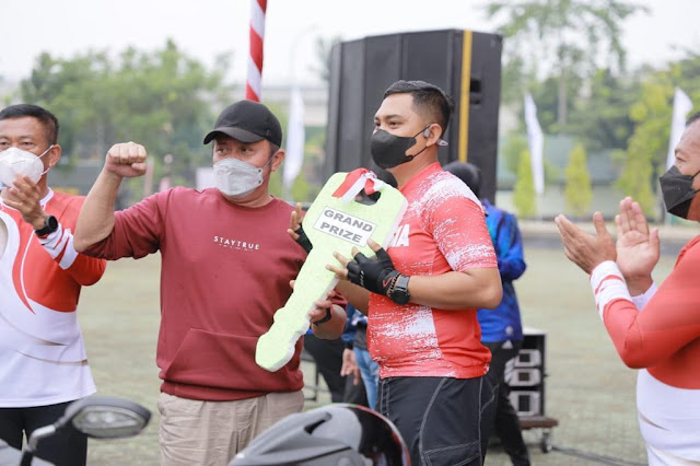 Semarakan HUT  TNI,  Herman Deru Bagikan 4 Unit Sepeda Motor Hadiah Doorprize