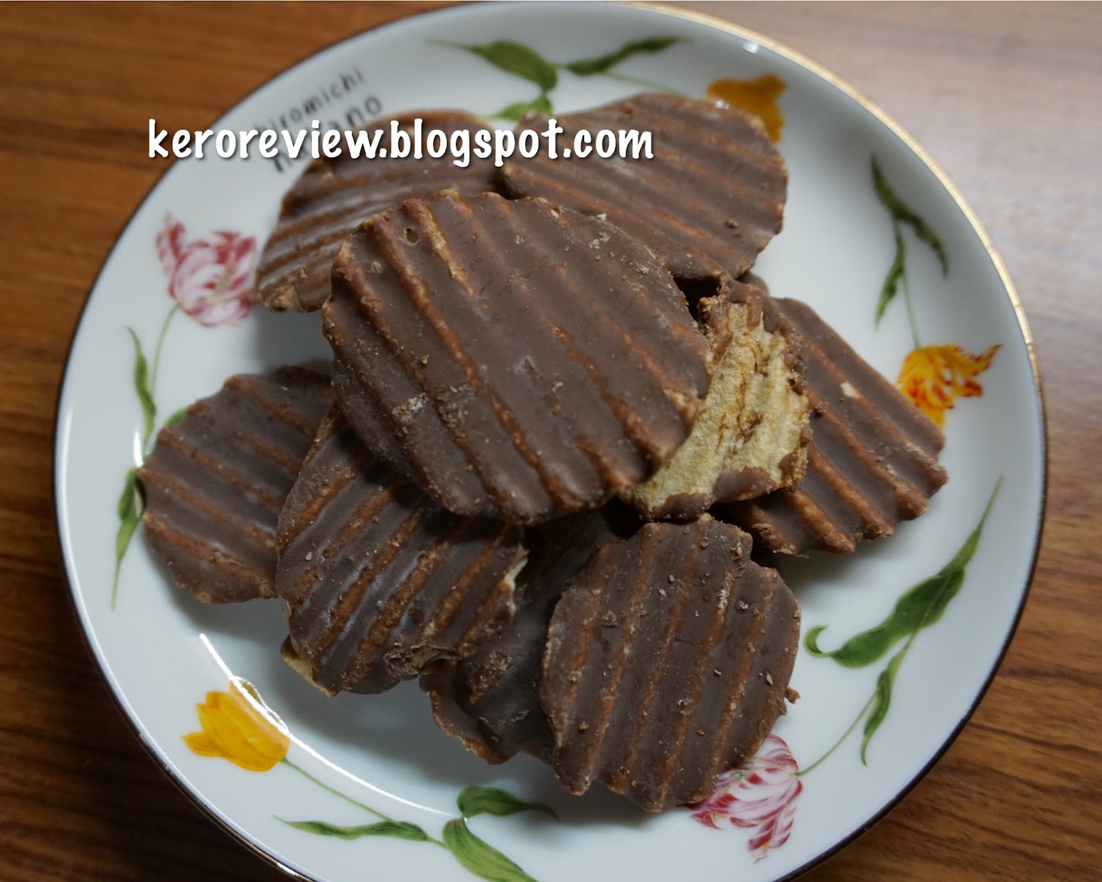รีวิว รอยซ์ มันฝรั่งแผ่นเคลือบช็อกโกแลต (CR) Review Japanese Potatochip Chocolate Original, Royce Brand.