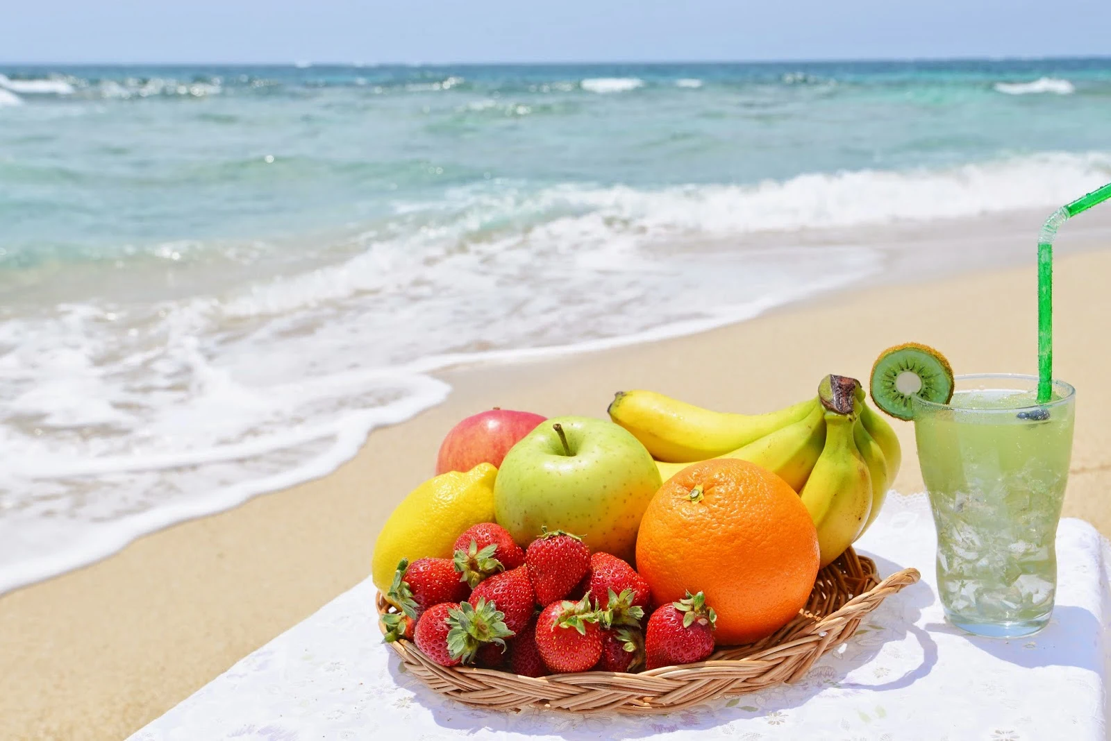 How to Eat Healthy While on Vacation via www.productreviewmom.com