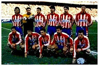 CLUB ATLÉTICO DE MADRID - Madrid, España - Temporada 1995-96 - López, Molina, Vizcaíno, Caminero, Geli y Penev; Simeone, Juan Carlos, Toni, Solozábal y Pantic - ATLÉTICO DE MADRID 3 (Juan Carlos, Simeone y Caminero), CELTA DE VIGO 2 (Gudelj 2) - 25/02/1996 - Liga de 1ª División, jornada 28 - Madrid, estadio Vicente Calderón