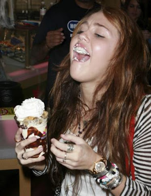 Celebrities Greatest Food Moments In Their Mouths