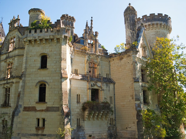 jiemve, château, La Mothe Chandeniers, tour carrée, tourelle-escalier