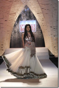 WIFW SS 2011collection by Tarun Tahiliani   (5)