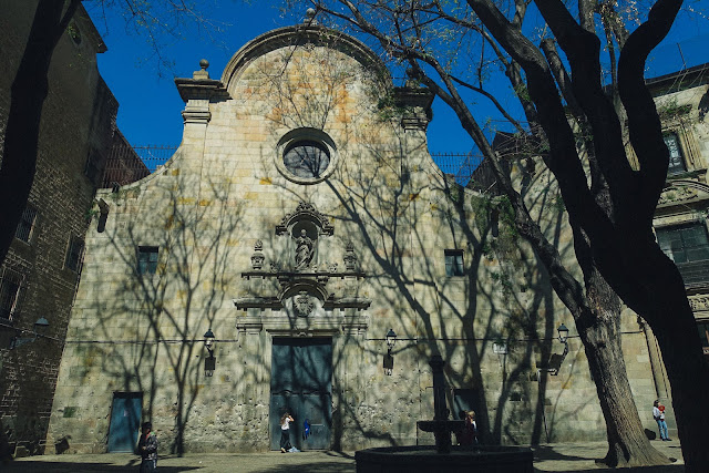 サン・フェリペ・ネリ広場（Plaça de Sant Felip Ner）