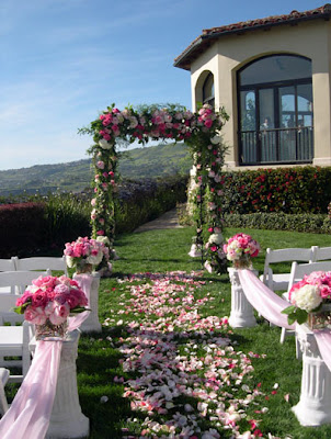 I had to show you the larger image of this ROMANTIC wedding aisle idea by