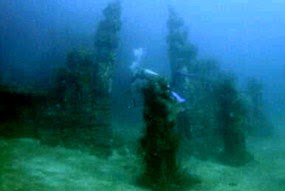 Foto Candi Di Bawah Laut