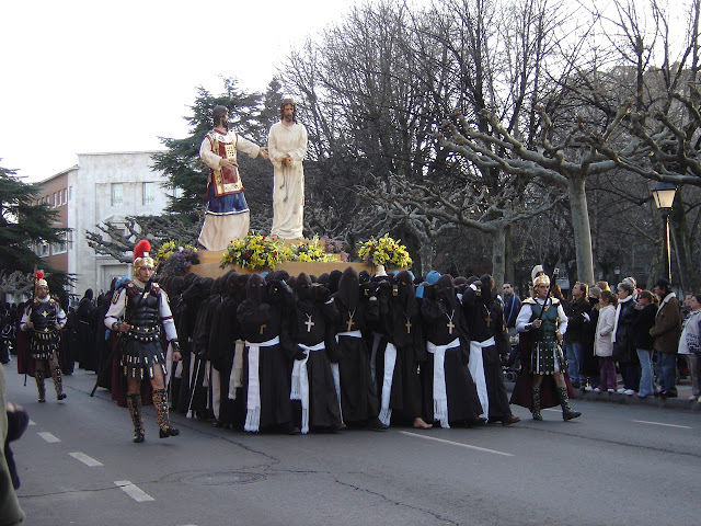 Semana Santa en León | España | Fotos urbanas + nocturnas | Fiesta religiosa