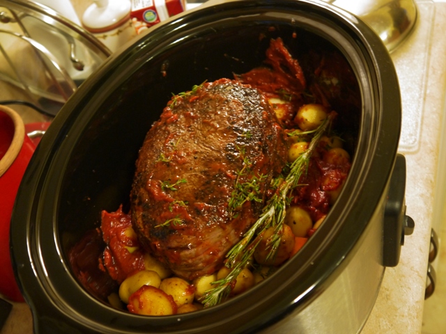 Clockwatching Tart: Crock Pot Pot Roast