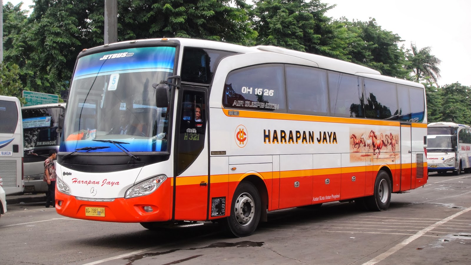 Bus Bus Yang Pernah Dan Masih Menguasai Aspal Jawa Timur