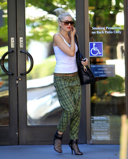 Gwen Stefani Sexy Walk