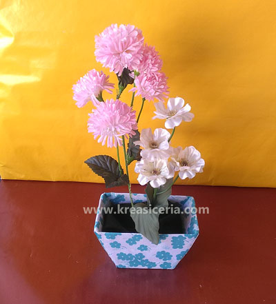 Membuat Vas Atau Pot Bunga Dari Barang Bekas Kotak Susu