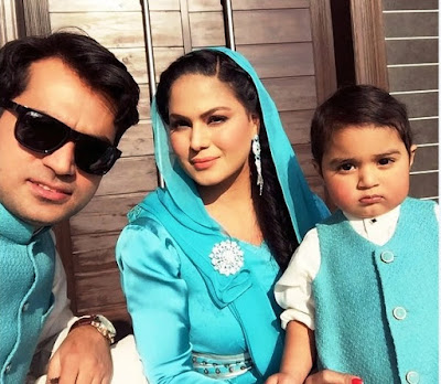 Veena Mailk Lives with her husband and childerens in united Arab Emirates.
