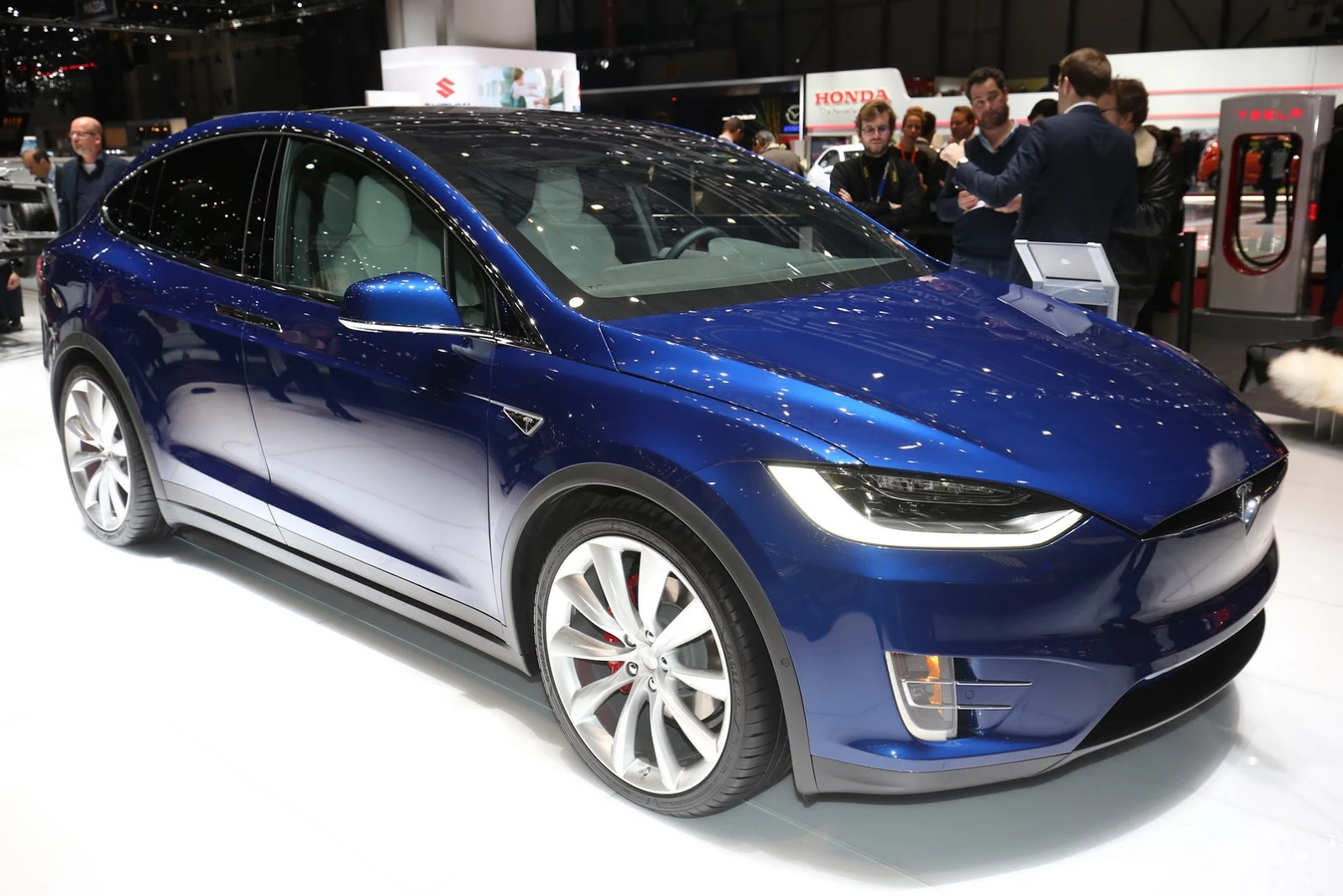 Tesla Model X 2017 chính thức cập bến Châu Âu