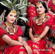 Wanita Suku Toraja