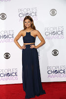 Stefanie Scott wore a two-piece midnight blue halter dress in the red carpet at 2016 People’s Choice Awards in Los Angeles