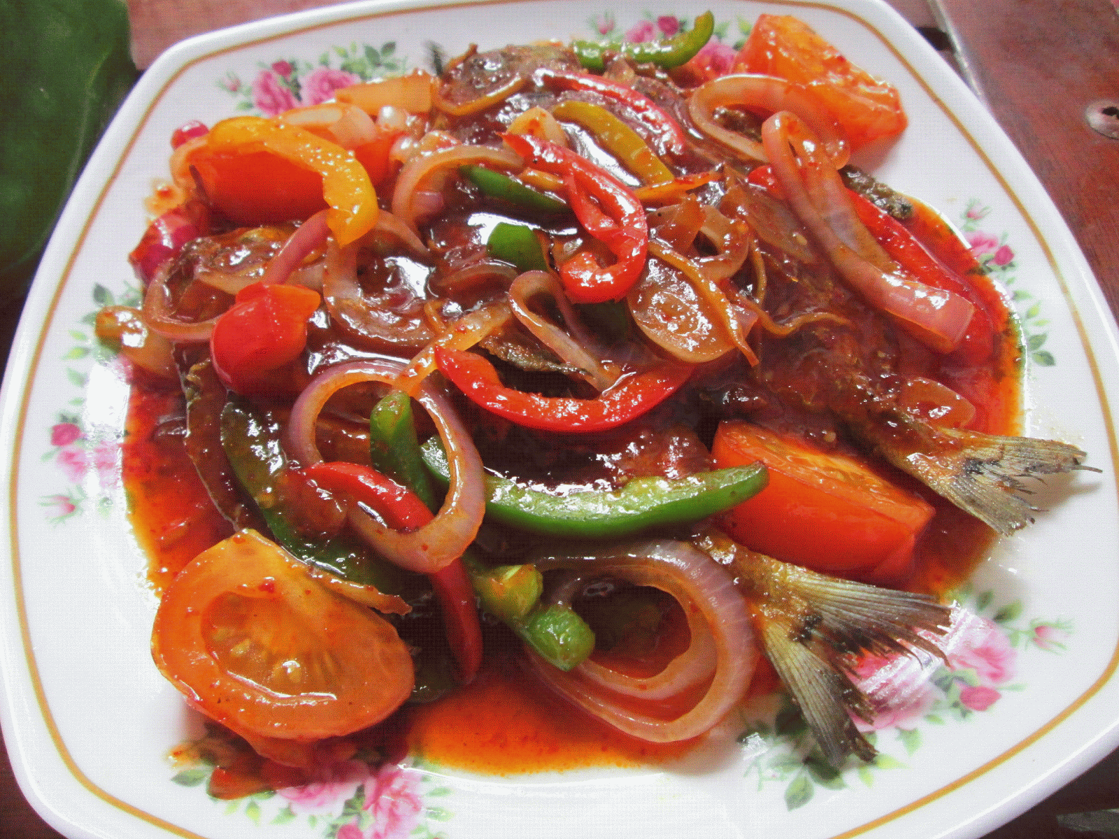 Yan's cottage: IKAN BAWAL MASAK TOMATO