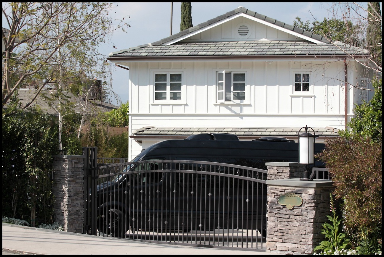 Justin Bieber Van Outside Selena’s House