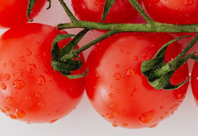 Tomatoes for face care