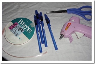 Ribbon wrapped pens tutorial.  Pretty school supplies.