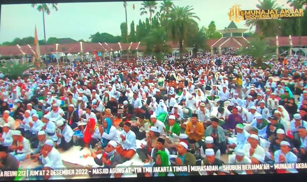 Acara Munajat Akbar dan Indonesia Bersholawat untuk keselamatan NKRI atau Reuni  Habib Rizieq Hadiri Reuni Akbar 212 di Masjid At-Tin TMII