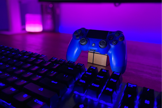 How Ministry - How do you play a retro bowl with a controller on PC?