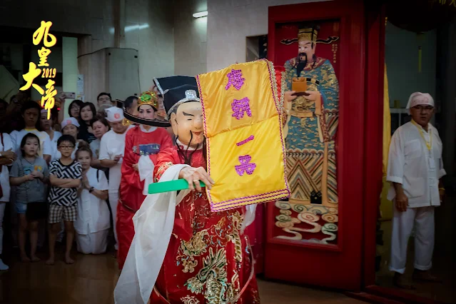 Nine Emperor Gods invitation ritual with opera show