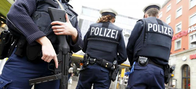 Πάγωσαν οι Γερμανοί! Ξεβρακώθηκε! Με το καδρόνι έσπαγε ότι… ! Δείτε τι κάνει η γερμανική αστυνομία με τέτοιους πρόσφυγες! (ΒΙΝΤΕΟ)