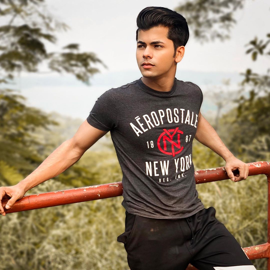 Siddharth Nigam askandar, biodata Siddharth Nigam, profil Siddharth Nigam, foto Siddharth Nigam, Karier Siddharth Nigam, Pacar Siddharth Nigam, Agama Siddharth Nigam,Orang Tua Siddharth Nigam