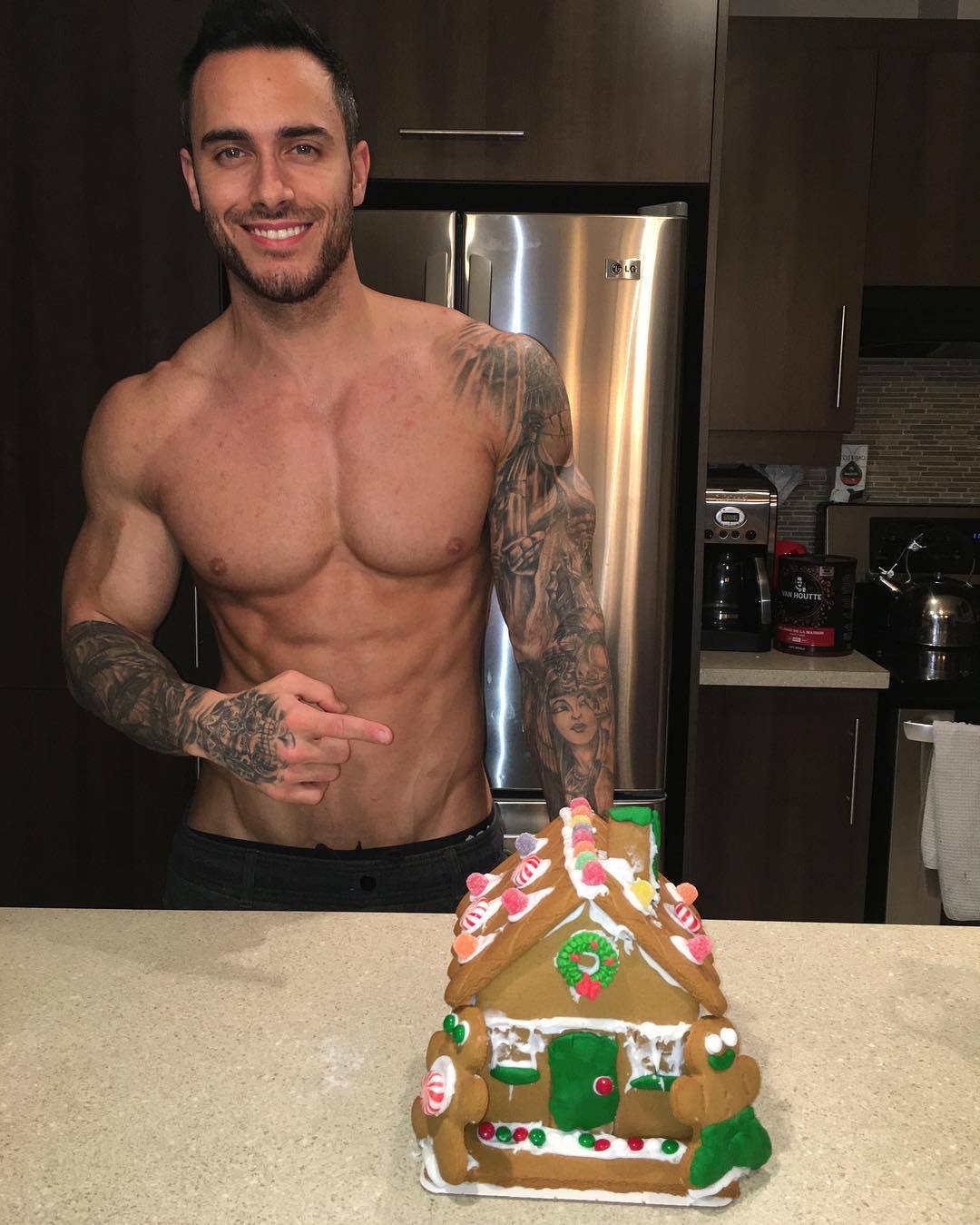 hot-shirtless-muscular-guy-huge-pecs-daddy-cute-smile-cake