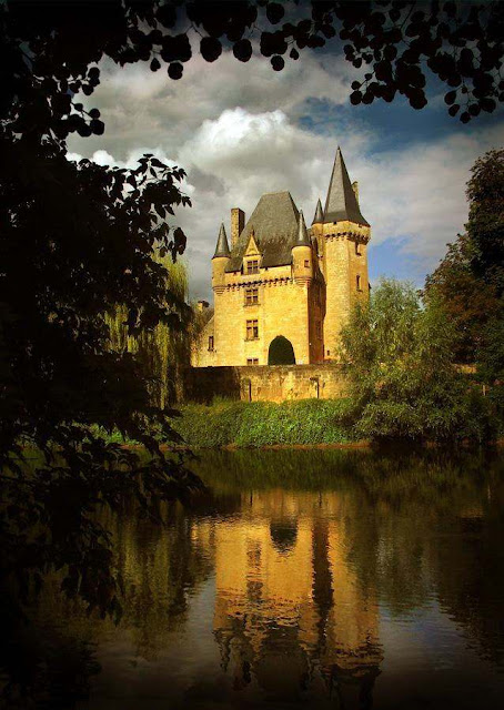 Clerans, Castelos medievais