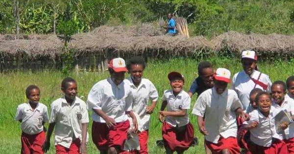 Hemat Kata - Ciri Khas Bahasa Papua ~ Titik Air di Payung 