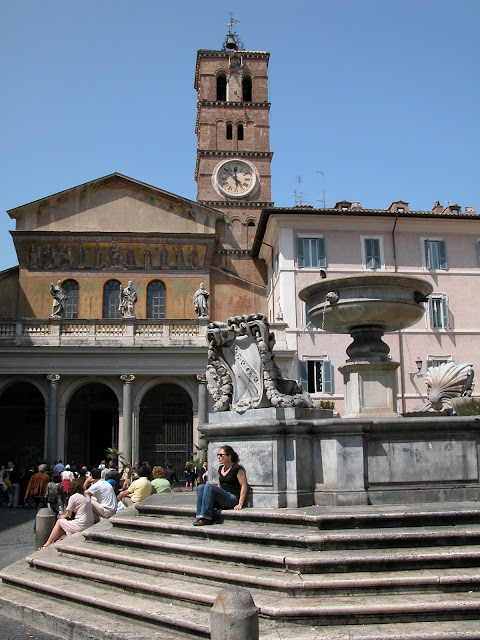 Quartier du Trastevere, Rome - Place Santa Maria in Trastevere