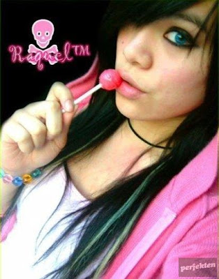  فتاة ايمو  تمص تلحس حلوى - emo girl cool sucking candy lollipop