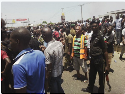 Chaos In Lagos As Angry Motorists Block Sanya Bus-stop Over Death Of Tanker Driver. [Photos] 6