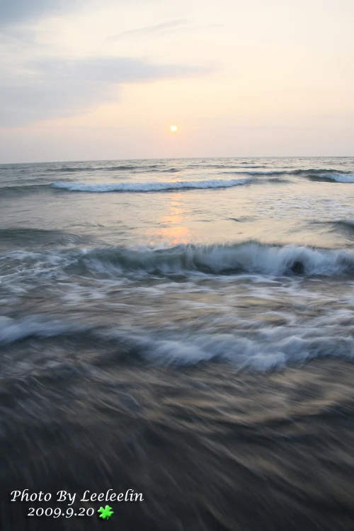 黃金海岸台南玩沙踏浪觀夕陽景點~中華西路往高雄興達港方向