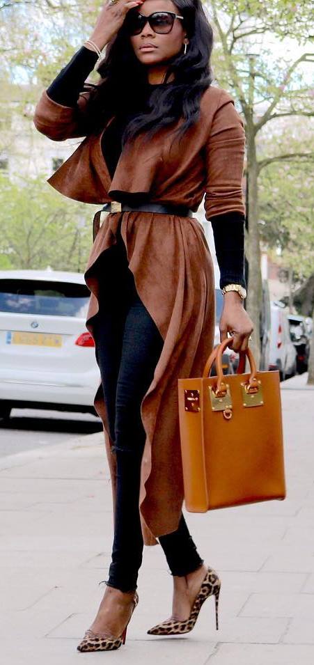 awesome outfit idea / brown coat + black top + skinnies + bag + heels