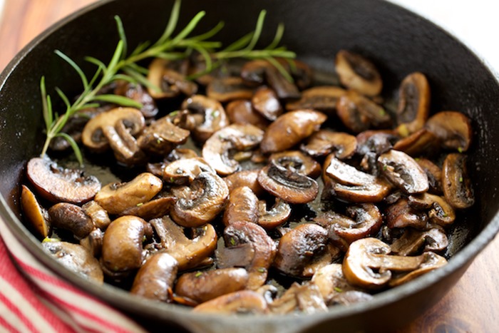 Garlic-Butter-Sauteed-Mushrooms-GI-365