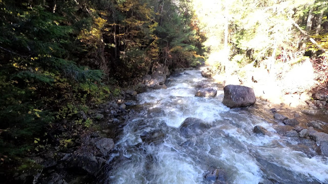 Traversée de la rivière lors du retour du Great Range