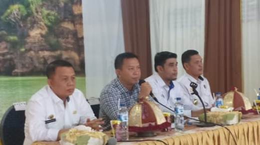 Bupati Kep. Selayar Minta Para Kades, Tingkatkan Pelayanan Dan Pemberdayaan Warga Desa