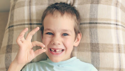 Nhổ răng sữa cho trẻ em đúng cách như thế nào?