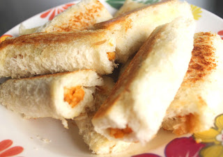 Carrot bread rolls with cheese