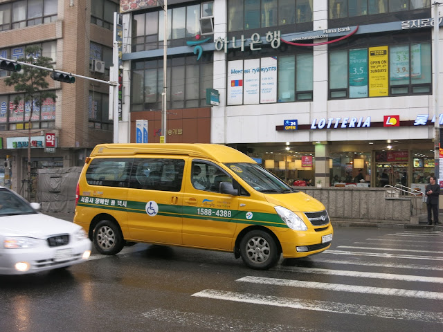 Hyundai Grand Starex (Wheelchair Service with lift car) @Dongdaemun, Seoul 2013 Korea Trip (韓國之旅) @Dongdaemun  (東大門 - 흥인지문)