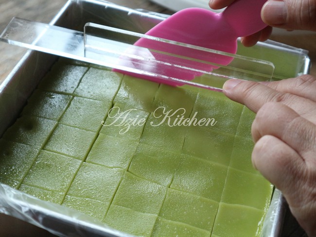 Kuih Seri Muka Istimewa Azie Kitchen - Azie Kitchen