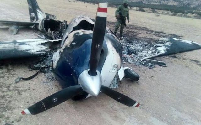 Sin importales nada sicarios incendian avioneta desplomada con droga y que fue asegurada por la Sedena