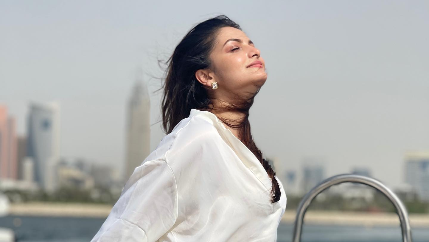 Tanusree-Chakraborty's-hottest-photos-from-her-travel-diary-09-Bengalplanet.com